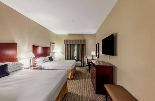 Mineral Wells Hotel | Family Stay! Spacious Unit, Pool, Free Breakfast, Wifi, and Parking