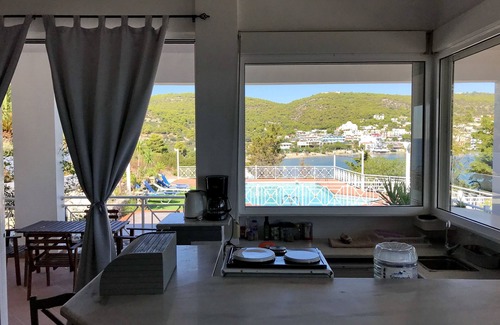 Kontos House | Family studio with sea & pool view