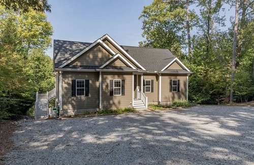 Littleton House | Family Vacation Lake House on Lake Gaston!