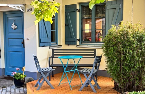 Kamminke House | Family vacation with large garden, sauna, fireplace and WLAN