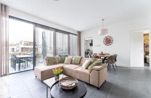 Zeewolde Villa | Family villa in Zeewolde at the waterfront with recreation