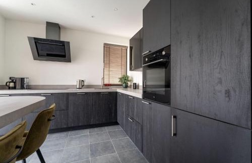 Zeewolde Villa | Family villa in Zeewolde at the waterfront with recreation