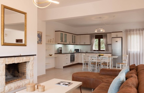 Loutra Villa | Family Villa Rousa, w/Pool, BBQ and kids playground only 6.8 km to the beach!