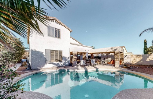 Foothills House | Family Villa w/Private Patio, Pool, W/D, WiFi & Central AC - snowbird-friendly!