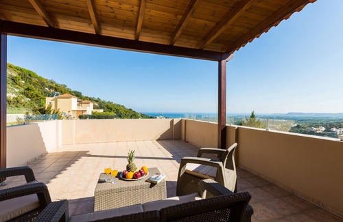 Agia Triada Villa | Family Villa with private Pool, childrens Playground and Ping Pong Table