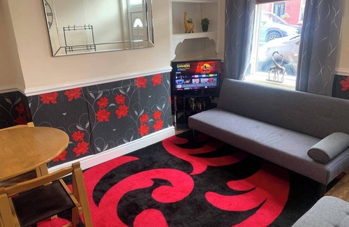 West Kirby House | Family’s or Contractors welcome sleeps 4-6 Caroline jane johnson