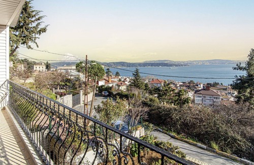 Sariyer Apartment | Fancy Apartment with Balcony and View in Sariyer