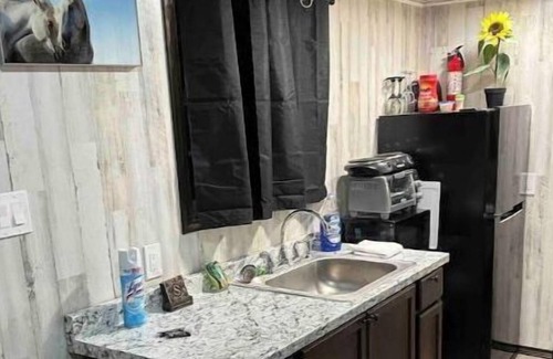 Azle Cabin | Fancy country cabin, POOL with covered deck, kayaks! near everything! 1 gig WiFi