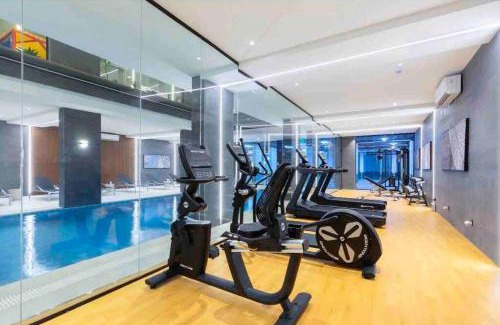 Qurtubah Apartment | Fancy home W Pool,Gym &private Yard, 15min airpt
