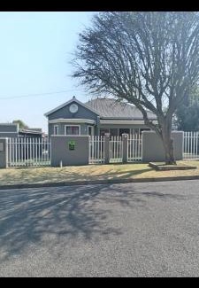 Primrose Apartment | Fancy Pansy 4: Secure Modern 2 bed family home