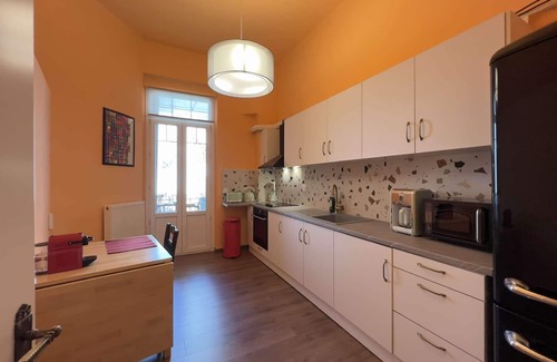 Thessaloniki City Centre Apartment | Fandango: Monumental apartment with view