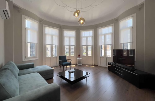 Thessaloniki City Centre Apartment | Fandango: Monumental apartment with view