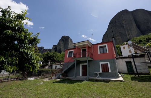 Kastraki Villa | Fani's House Under Meteora