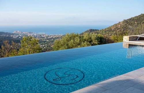Santa-Reparata-di-Balagna Apartment | Fantastic apartment with garden and sea views in prime location