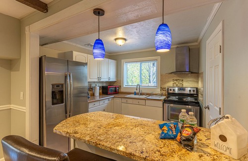 Stamford Apartment | Fantastic 1-Bedroom Near Downtown Stamford, Pet-Friendly!
