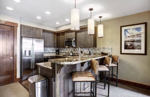 Peak 8 Condo | Fantastic 2 bedroom Summer and Ski In/Ski Out Condo. Summer unit with rare A/C