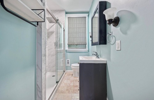 Wilmington Apartment | Fantastic 3BR apartment with 1King 2queen Wilmington, perfect for long stays.