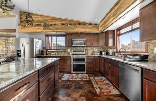 Nemo House | Fantastic and secluded house with two lofts, balcony, & swing set - near hiking