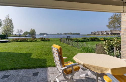Heeg Apartment | Fantastic apartment, with a large garden. on the water, brilliant view,