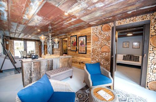 Sugar Grove House | Fantastic Barn Suite with Hot-tub and Petting Zoo in Sugar Grove, North Carolina