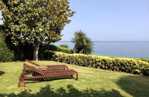 Sant Pol De Mar Villa | Fantastic Beachfront Villa With Private Garden