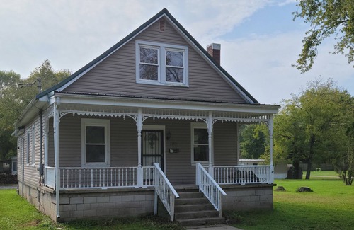 Manchester House | Fantastic Bungalow, Boaters Paradise Ohio River Scenic Byway, 4Br, 1.5 Ba.,