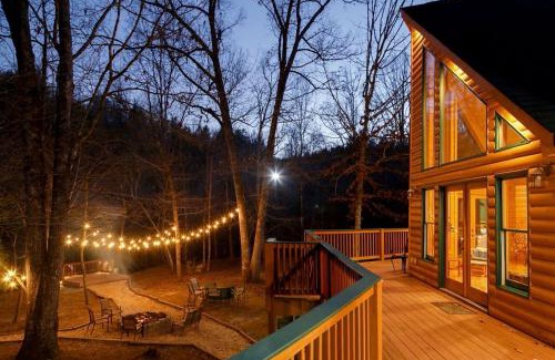Sautee Nacoochee House | Fantastic Cabin with Fire Pit, Hot-tub and Fireplace in Sautee Nacoochee, Georgia