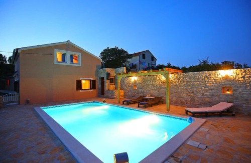 Benkovac House | Fantastic cottage for larger round on spacious grounds.
