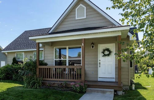 Bozeman House | Fantastic! Immaculate 2BR, 1BA house, garage, open space