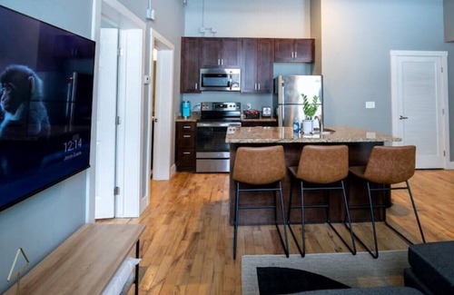 Downtown Apartment | Fantastic King Bed Loft Stay right downtown!