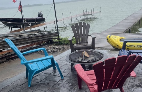 Scugog Cottage | Fantastic Lake Views and Gorgeous Sunsets All year round