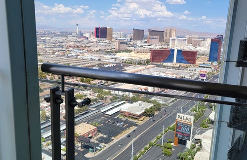 Las Vegas Condo | Fantastic Luxury 53rd Fl 1 Bedroom Condo with View