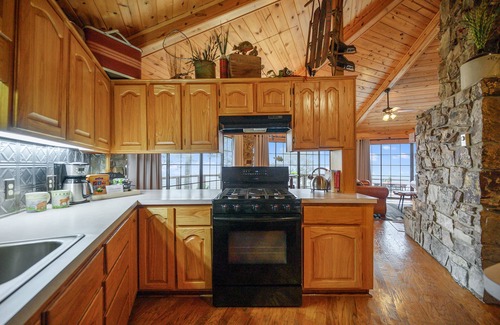 Smithville Cabin | Fantastic mountain views, game room, 16 acres, high speed Internet and privacy.