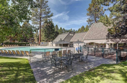 Century West Condo | Fantastic Mt. Bachelor Villiage Escape, 10 min to Downtown & Old Mill, Deck, River Trails, Fireplace