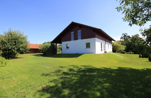 Hofkirchen Apartment | Fantastic, quiet apartment with ambience in the Bavarian Danube valley