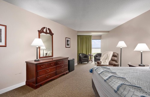North East Resort | Fantastic Suite with King Bed and Beautiful Bay View!