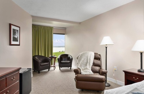 North East Resort | Fantastic Suite with King Bed and Beautiful Bay View!