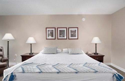 North East Resort | Fantastic Suite with King Bed and Beautiful Bay View!