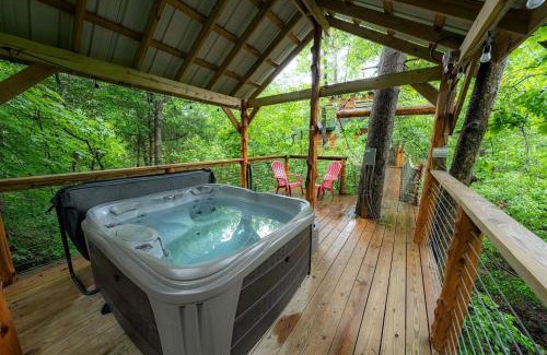 Equality House | Fantastic Treehouse with Fire Pit and Hot-tub in Herod, Illinois