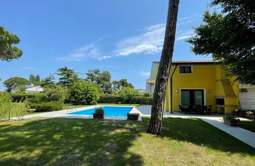 Isola Albarella Villa | Fantastic Villa with pool for 5 people on the island of Albarella