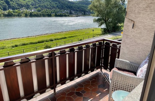 Wellmich Apartment | Fantastic vacation apartment directly on the Rhine - comfort & view of the Rhine near the Loreley