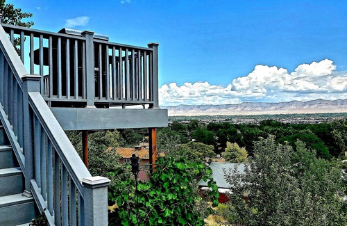 The Ridges House | Fantastic View, close to downtown & the Monument