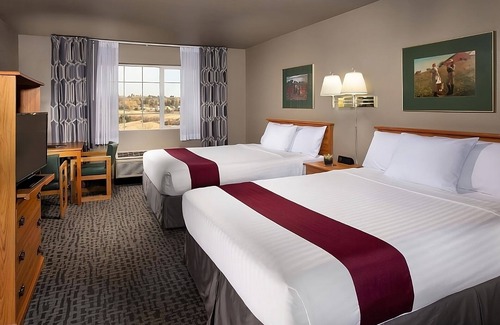 Pullman Hotel | Fantastic View of Pullman! 2 Relaxing Rooms, Pool, Free Breakfast and Parking