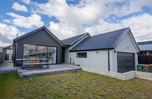 Wanaka House | Fantastic Views on Farrant Dr