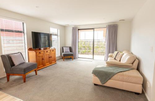 Wanaka House | Fantastic Views on Farrant Dr