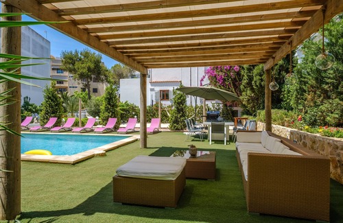 Sant Antoni de Portmany Villa | Fantastic Villa in Central Location with Pool, Wi-Fi and Air Conditioning, Pets Allowed