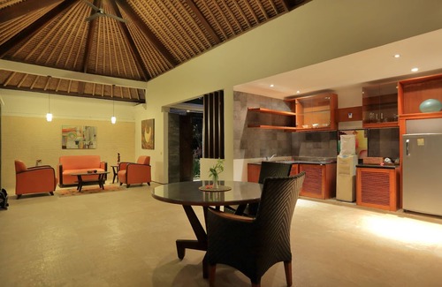 Mangsit Villa | Fantastic Villa, Private Pool few steps to the beach