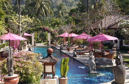 Mangsit Villa | Fantastic Villa, Private Pool few steps to the beach