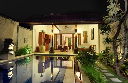 Mangsit Villa | Fantastic Villa, Private Pool few steps to the beach