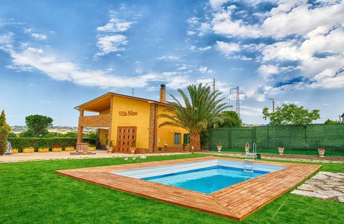Petacciato Villa | Fantastic Villa with Pool, Wi-Fi, Air Conditioning & Home Theater; Pets Allowed